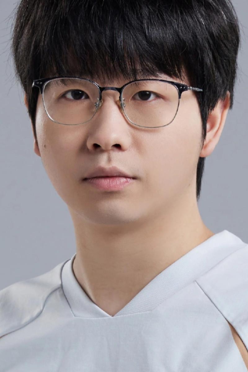 李飞.jpg
